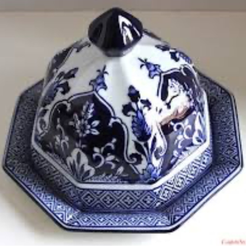 CIB Blue & White Floral Decorative Porcelain Lidded Covered Dome Cheese Dish